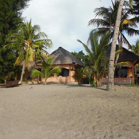 Sea World Club Beach Resort & Dive Center Maumere Esterno foto