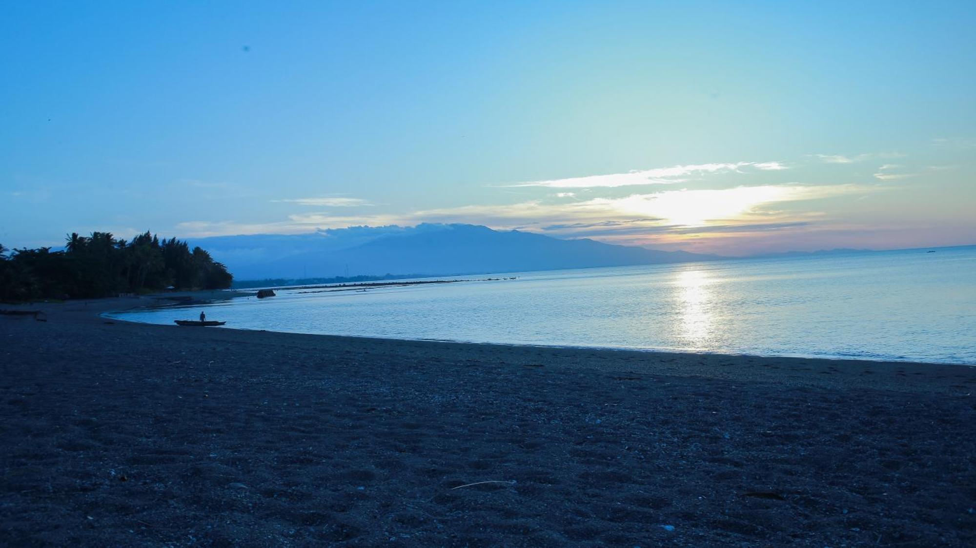 Sea World Club Beach Resort & Dive Center Maumere Esterno foto