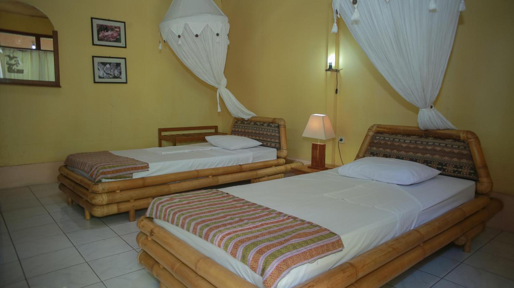 Sea World Club Beach Resort & Dive Center Maumere Esterno foto