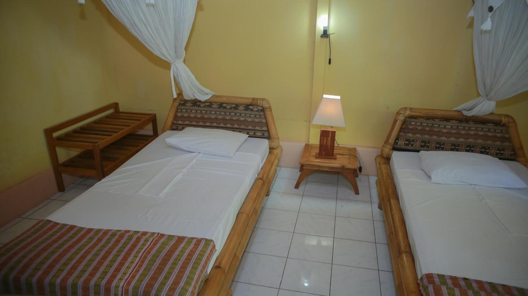Sea World Club Beach Resort & Dive Center Maumere Esterno foto