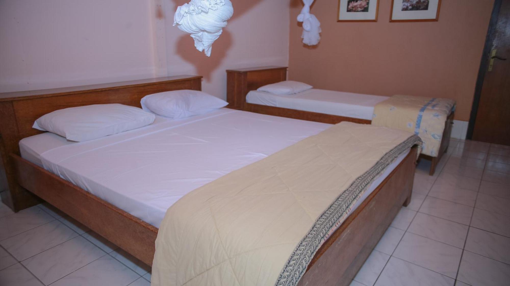Sea World Club Beach Resort & Dive Center Maumere Esterno foto