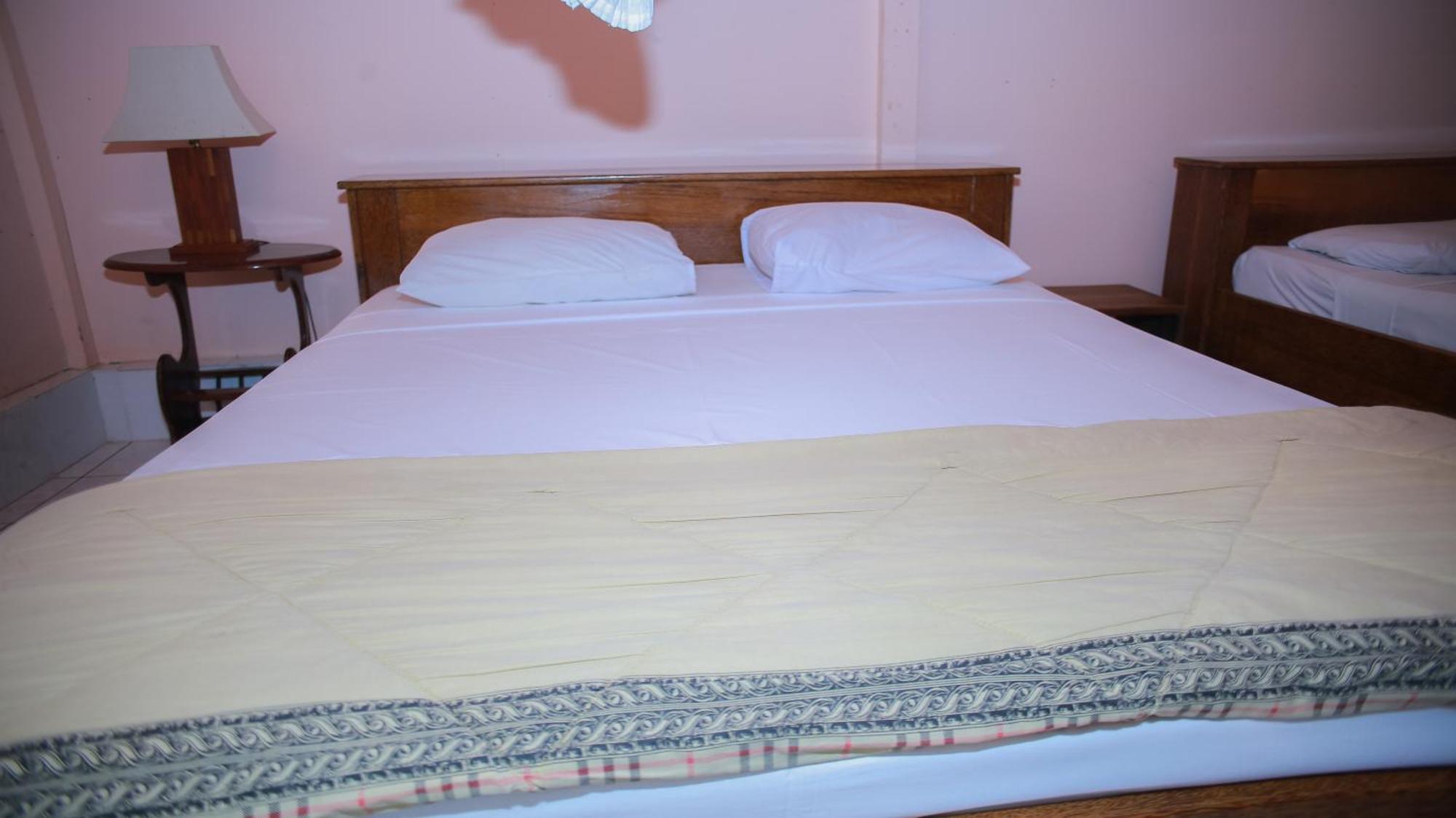 Sea World Club Beach Resort & Dive Center Maumere Esterno foto