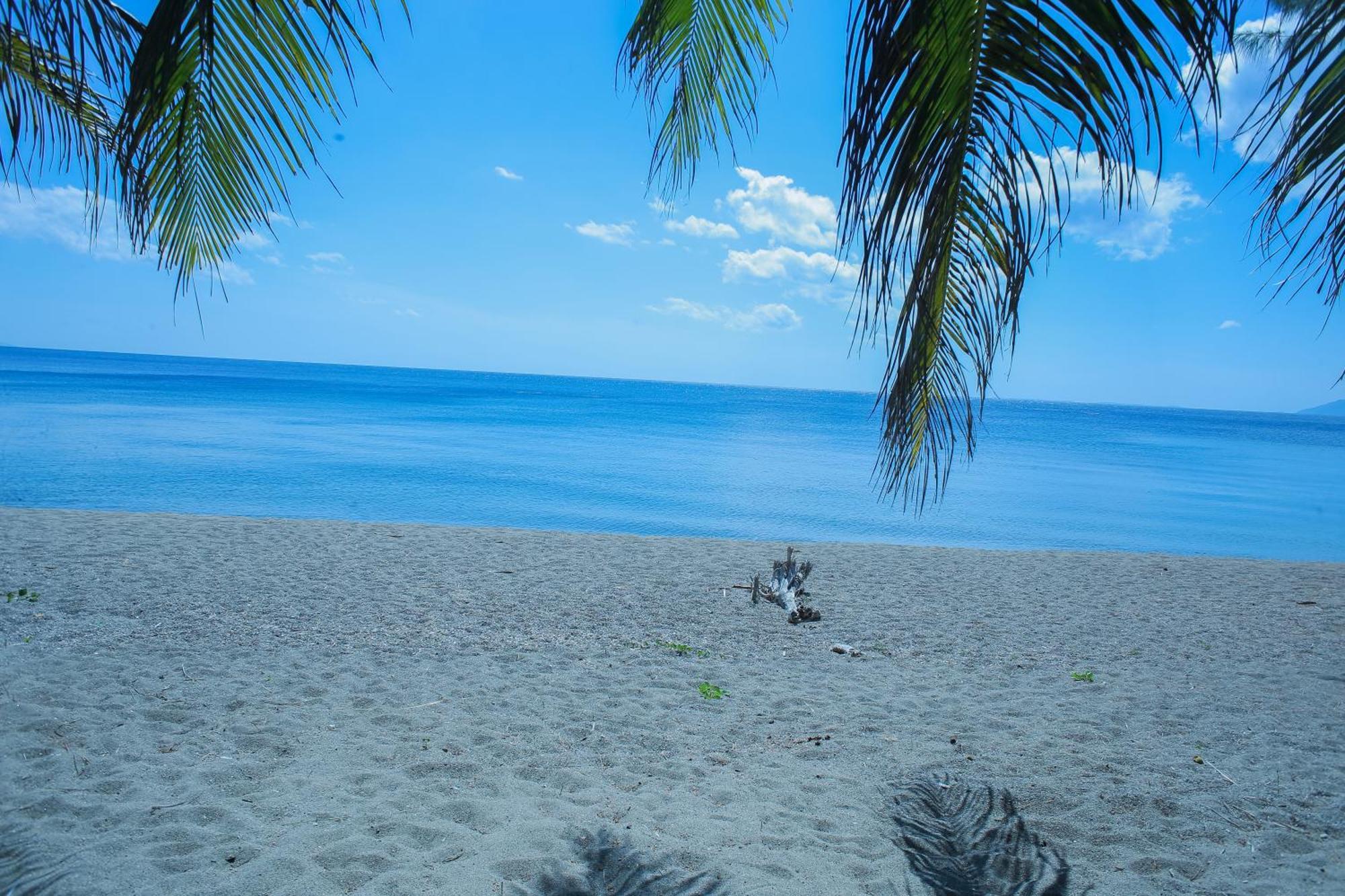 Sea World Club Beach Resort & Dive Center Maumere Esterno foto