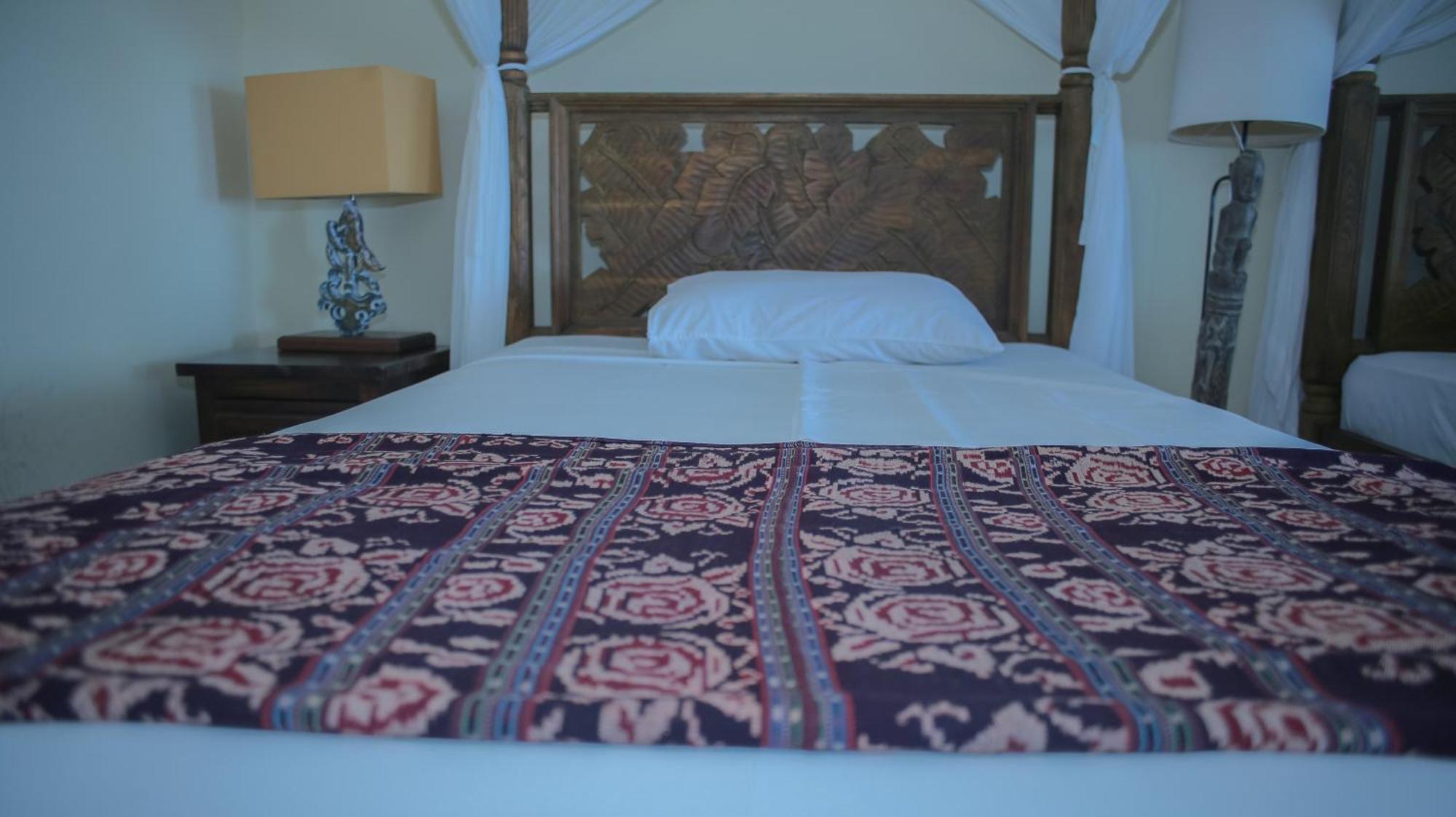 Sea World Club Beach Resort & Dive Center Maumere Esterno foto