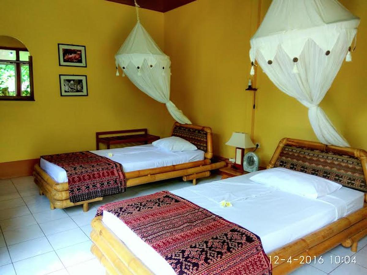 Sea World Club Beach Resort & Dive Center Maumere Esterno foto