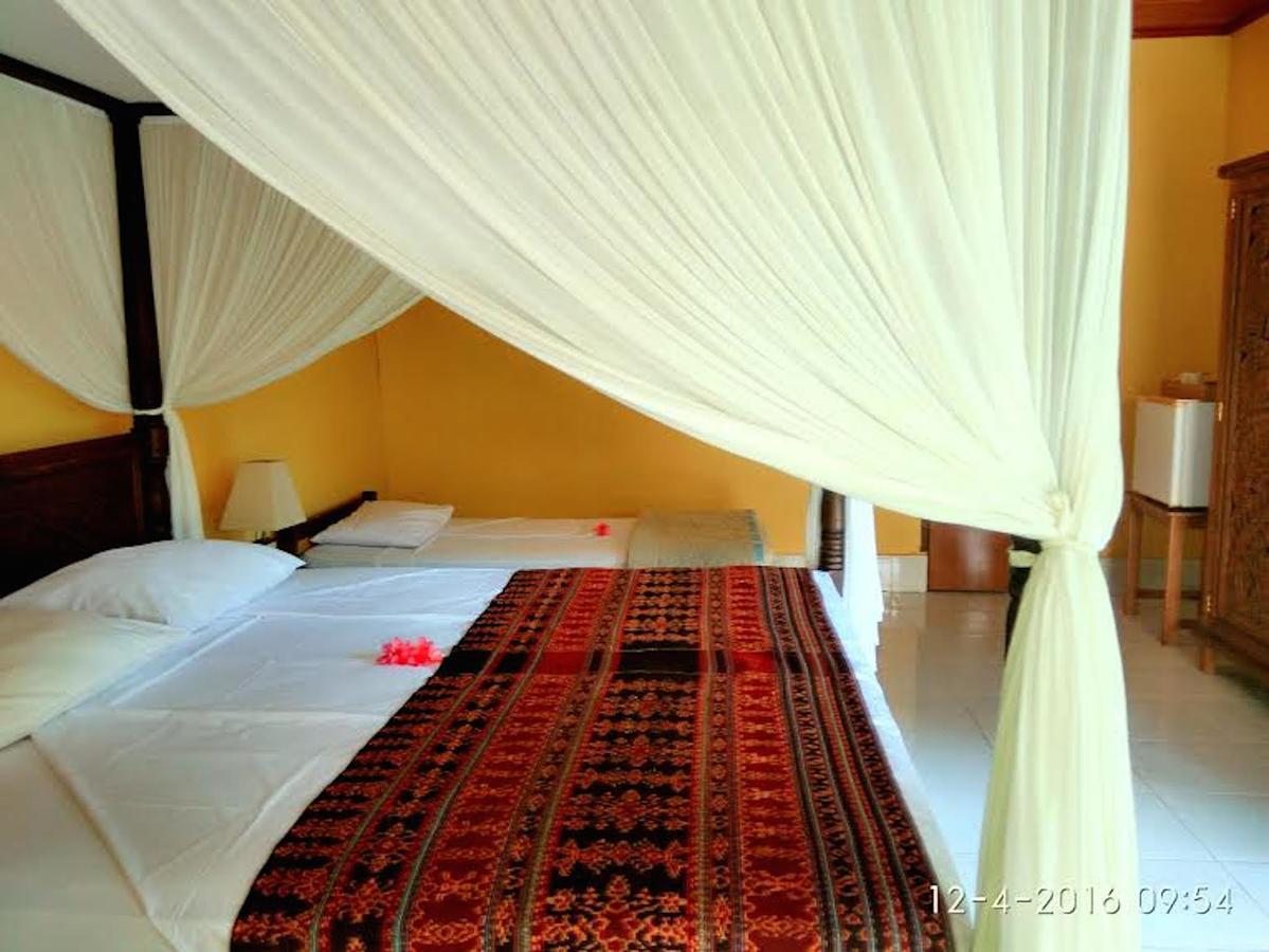 Sea World Club Beach Resort & Dive Center Maumere Esterno foto