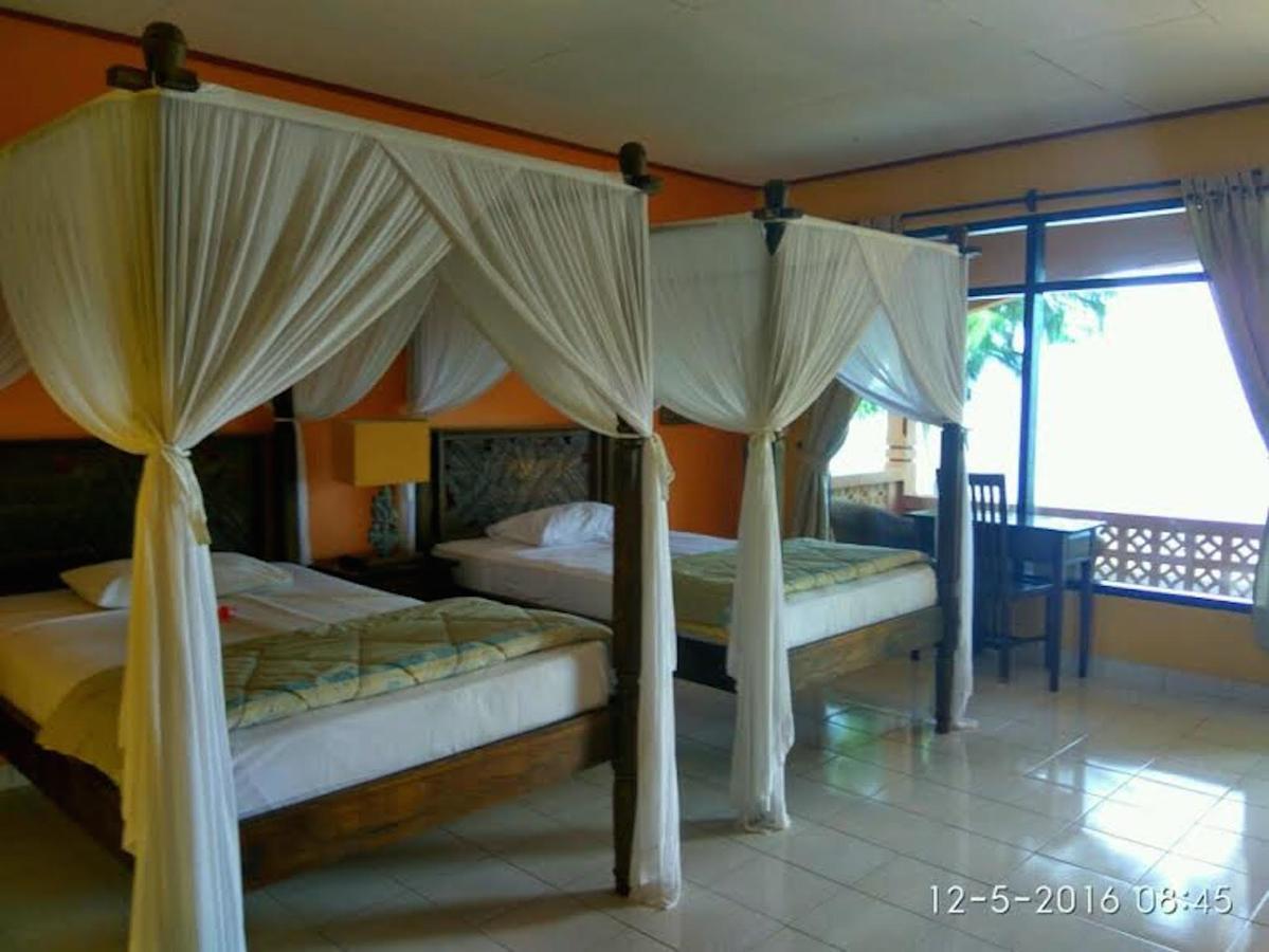 Sea World Club Beach Resort & Dive Center Maumere Esterno foto