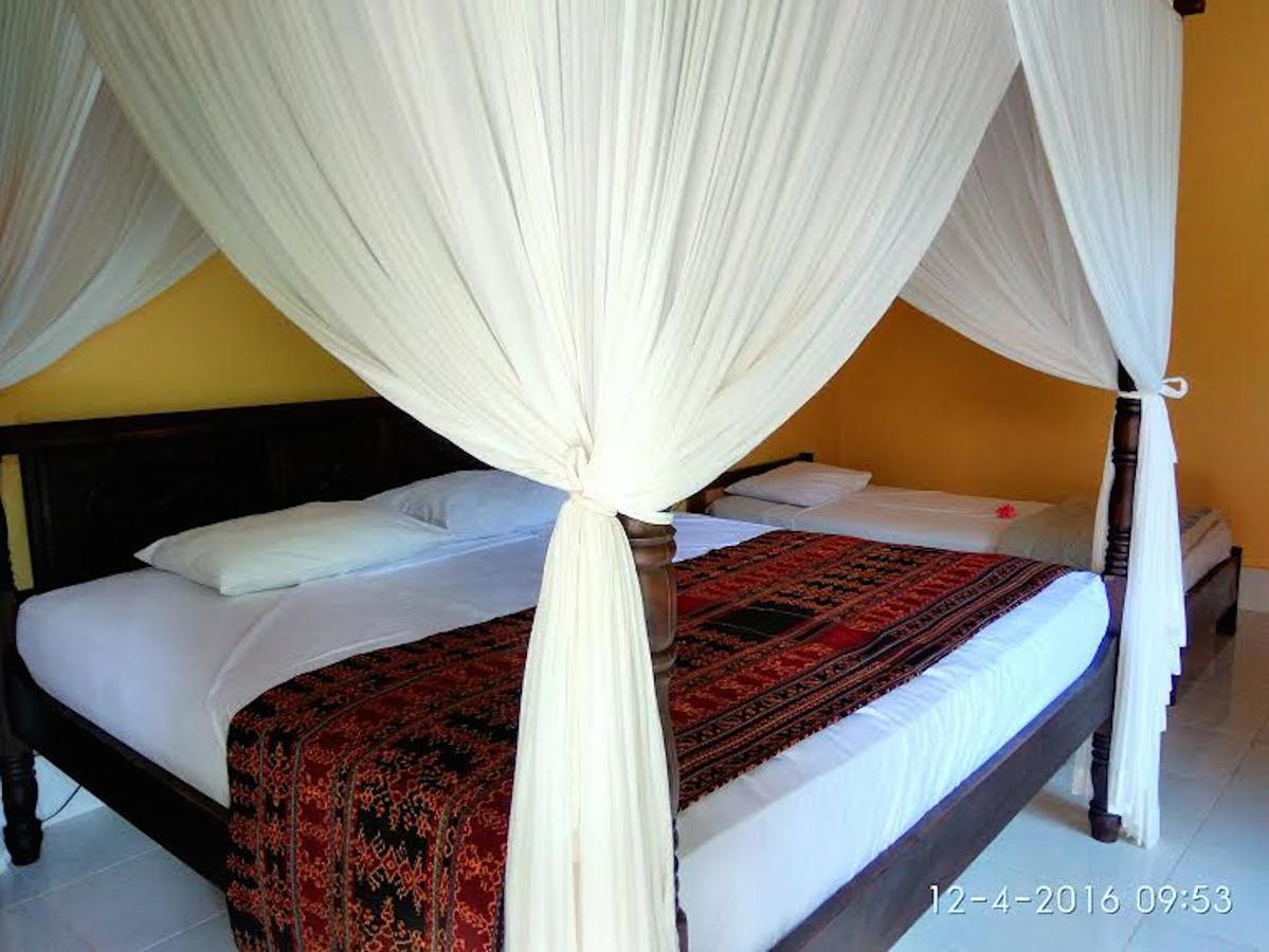 Sea World Club Beach Resort & Dive Center Maumere Esterno foto