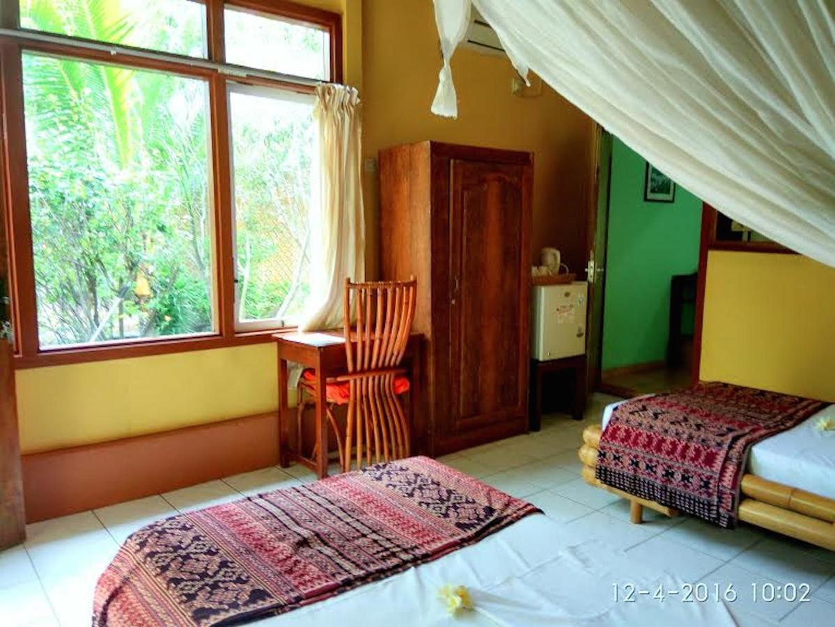 Sea World Club Beach Resort & Dive Center Maumere Esterno foto