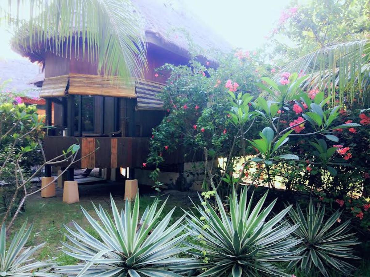 Sea World Club Beach Resort & Dive Center Maumere Esterno foto