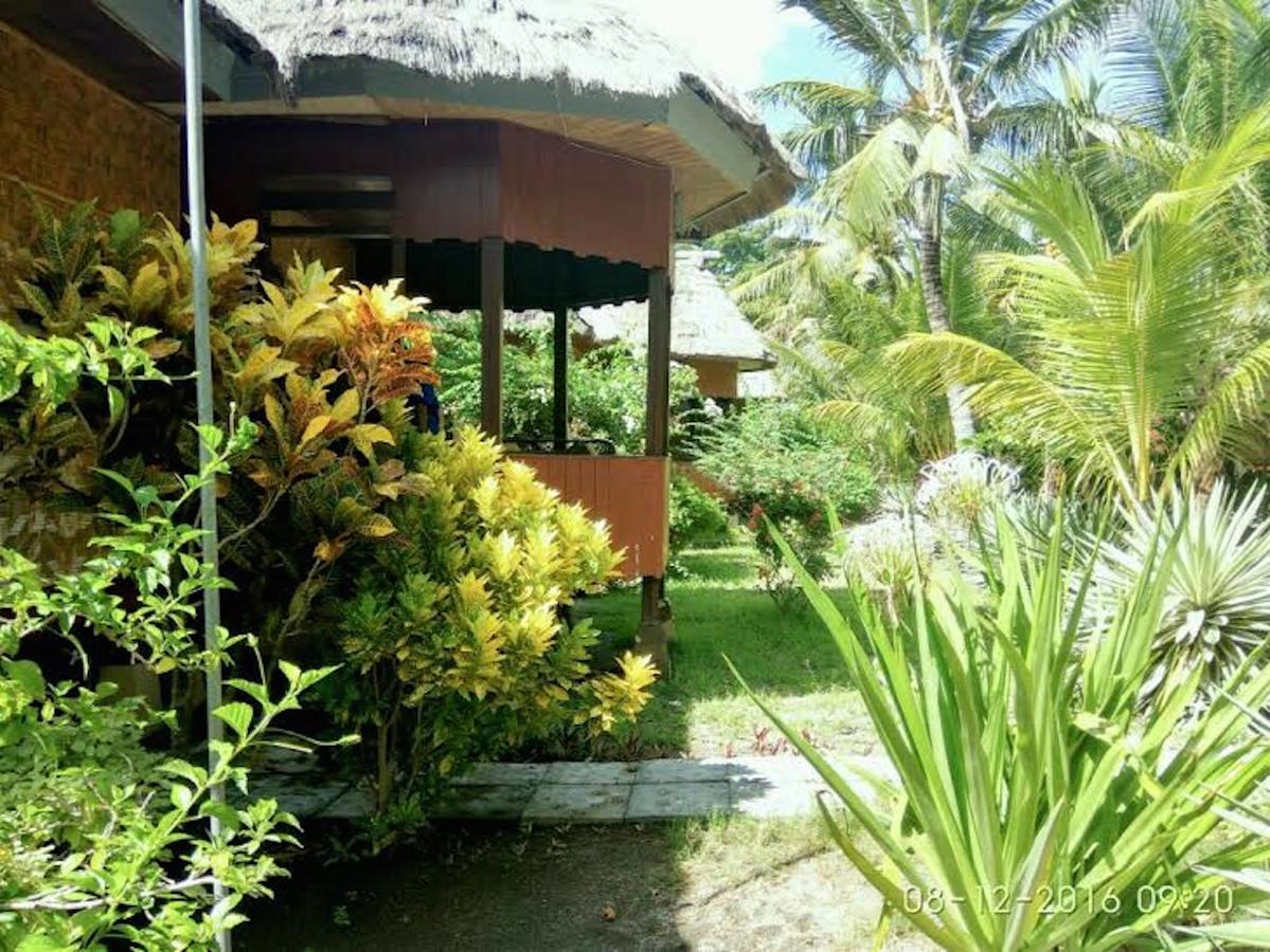 Sea World Club Beach Resort & Dive Center Maumere Esterno foto