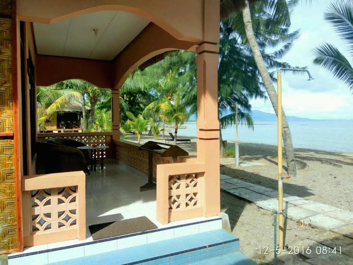 Sea World Club Beach Resort & Dive Center Maumere Esterno foto