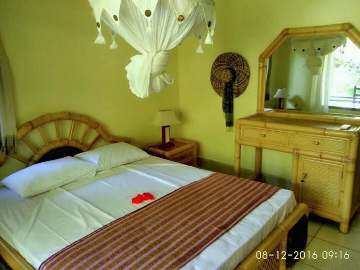 Sea World Club Beach Resort & Dive Center Maumere Esterno foto