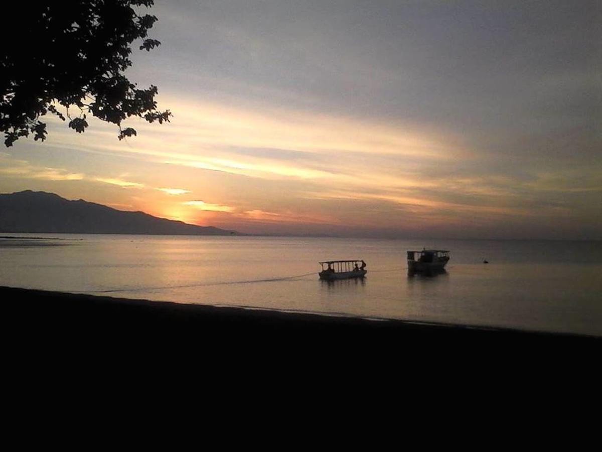 Sea World Club Beach Resort & Dive Center Maumere Esterno foto